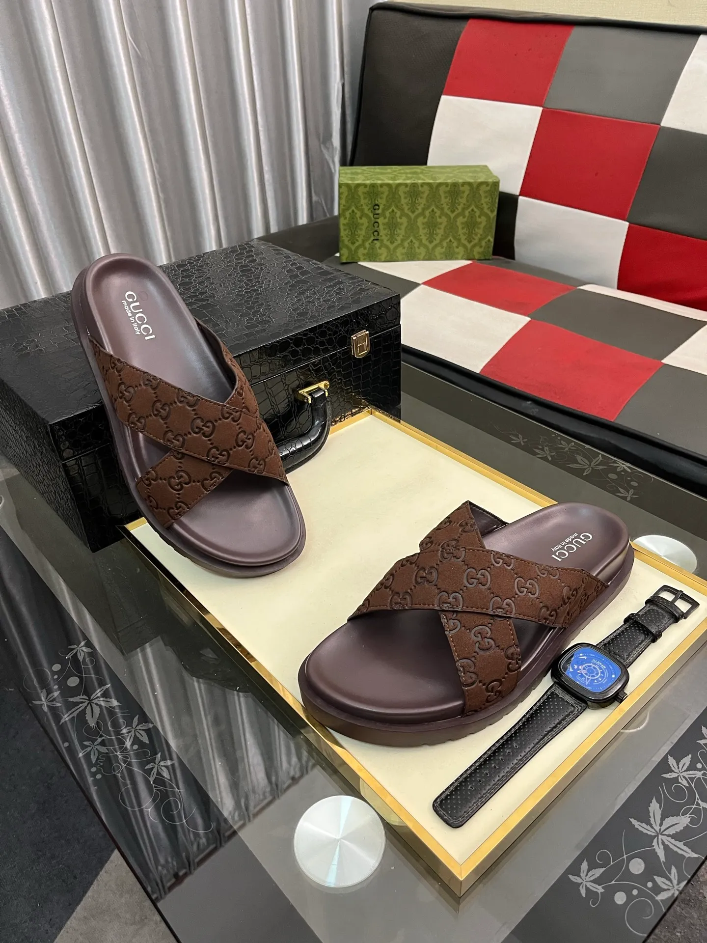 Men's shoes 💰320⌚️⌚️ (gucci-Gucci) New men's slippers, high-end boutique, made of cowhide, with exquisite embossed logo decoration on the upper, fine workmanship, super soft soles, casual, loose and comfortable, a must-have in summer! \nsize：38-44